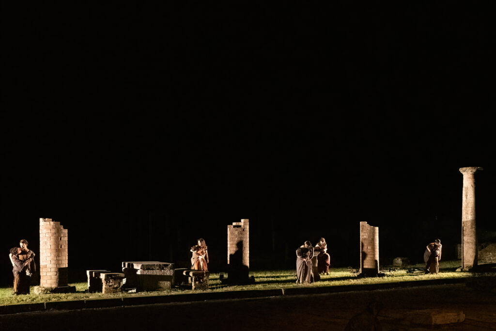 image: P2208915-DeNoiseAI-low-light